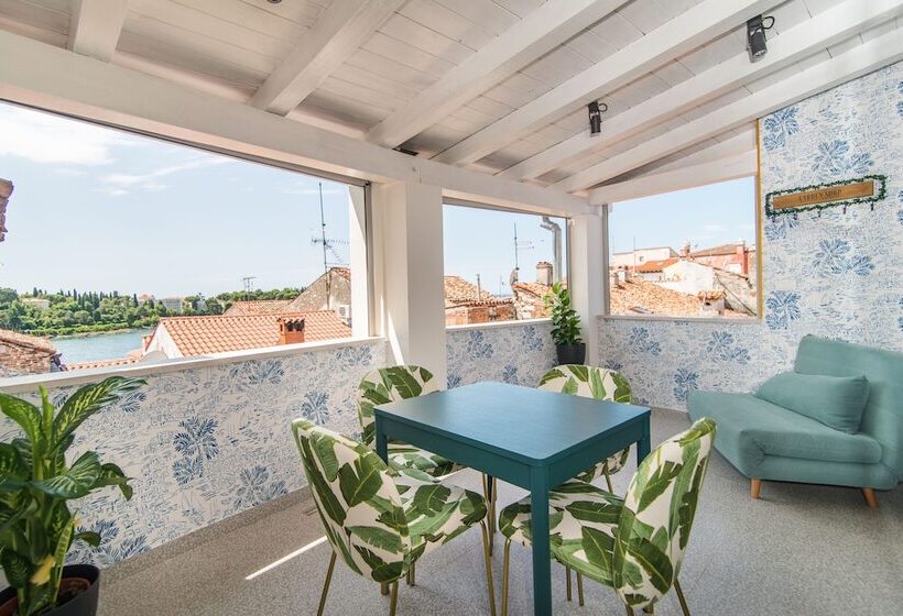 סוויטת דלוקס נוף לים, The Melegran