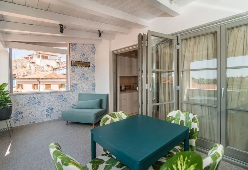 Deluxe Suite Sea View, The Melegran