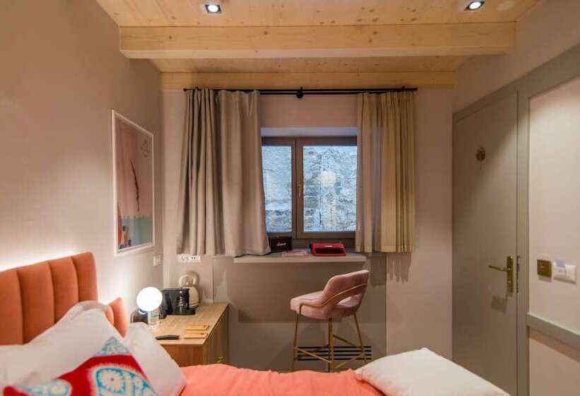 اتاق استاندارد در طبقه همکف, The Melegran