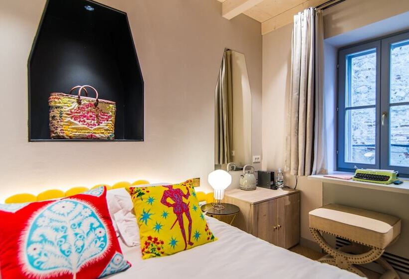 חדר דלוקס, The Melegran