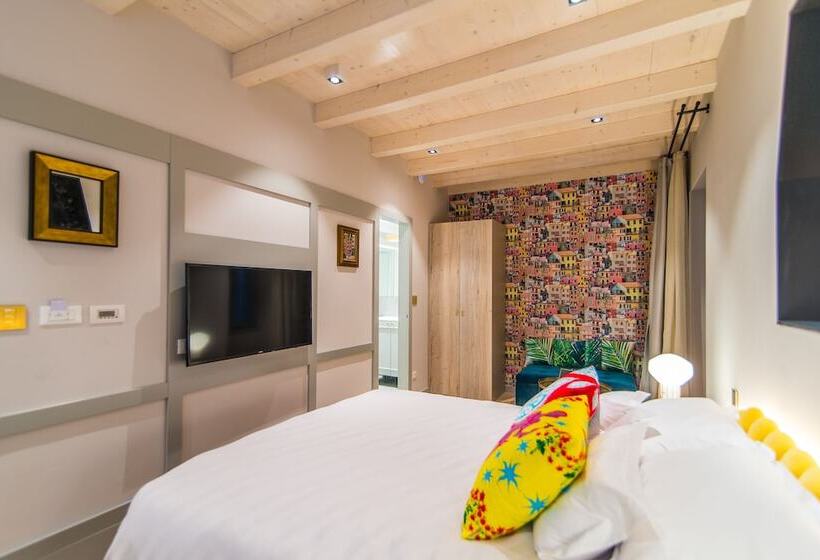 חדר דלוקס, The Melegran