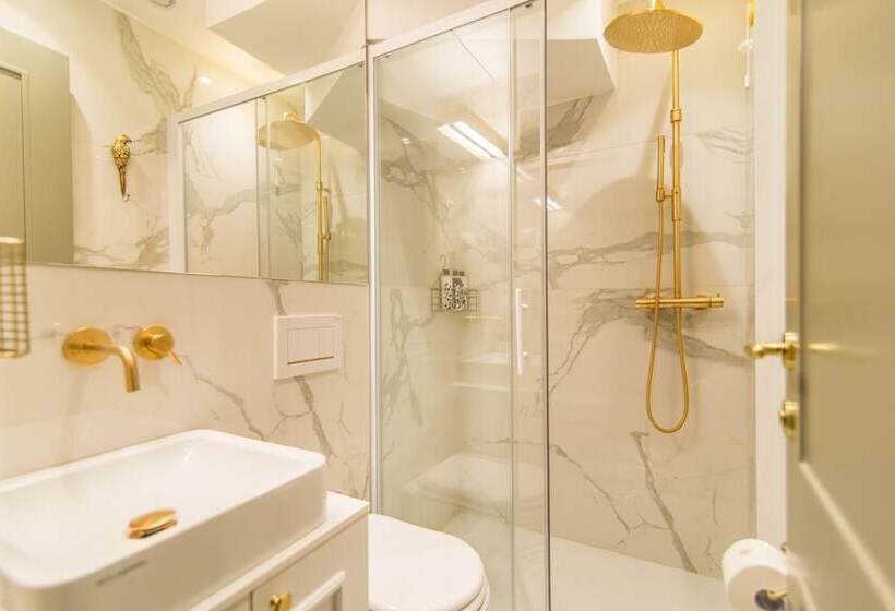 סוויטת דלוקס נוף לים, The Melegran