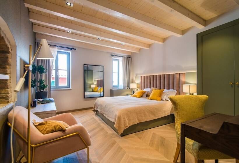 סוויטת דלוקס נוף לים, The Melegran