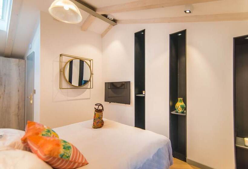 חדר דלוקס, The Melegran