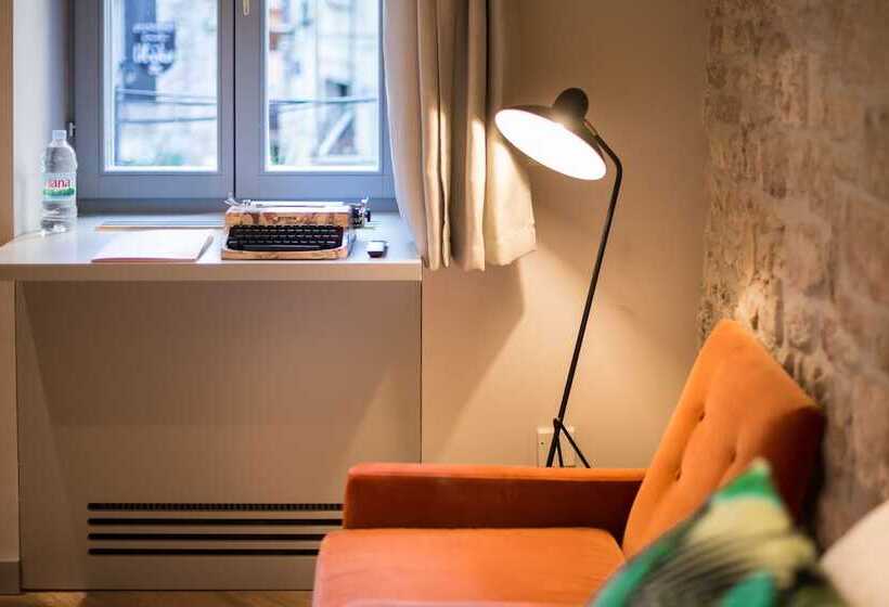 חדר דלוקס, The Melegran