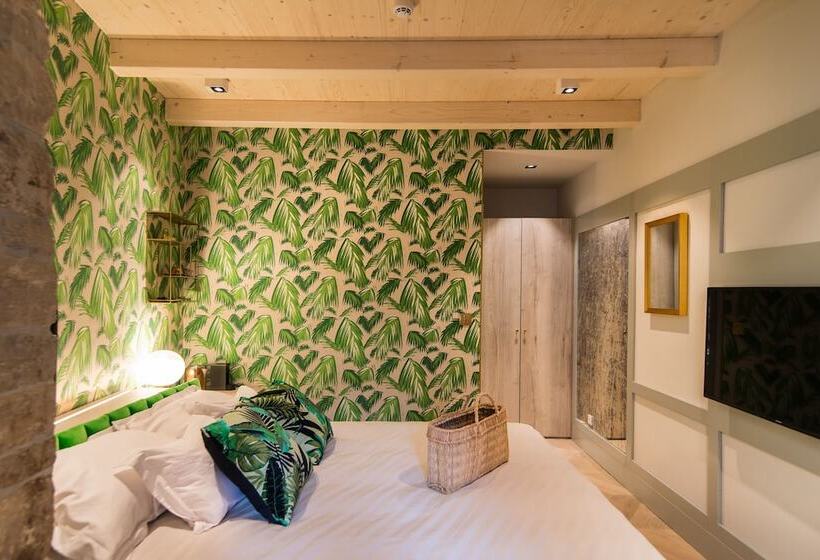 חדר דלוקס, The Melegran