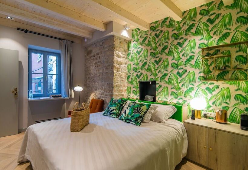 חדר דלוקס, The Melegran