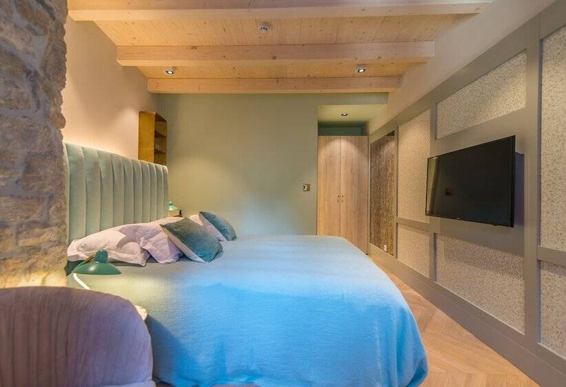 חדר דלוקס, The Melegran