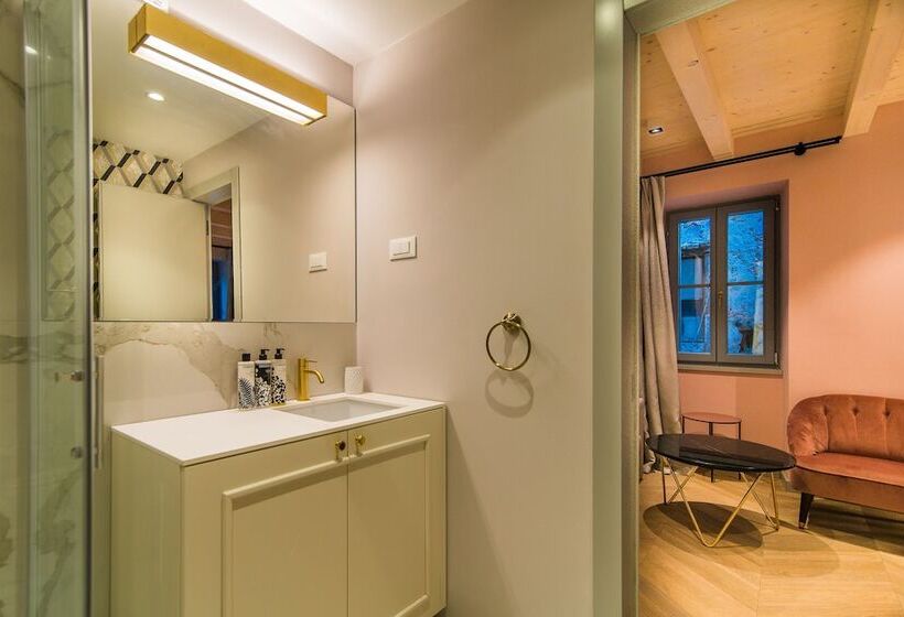 חדר דלוקס, The Melegran