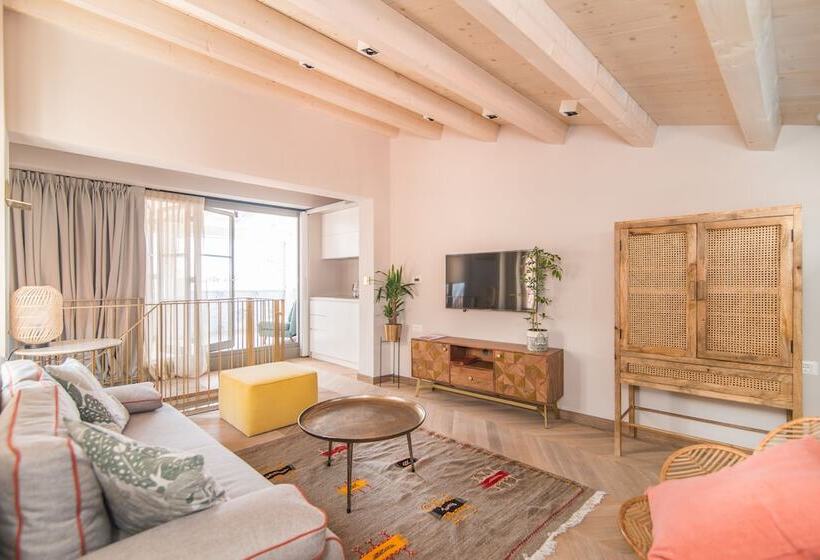 סוויטת דלוקס נוף לים, The Melegran