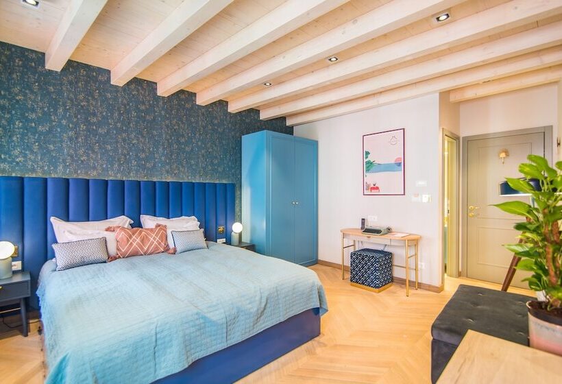 חדר דלוקס, The Melegran