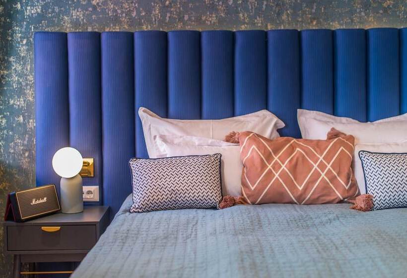 חדר דלוקס, The Melegran