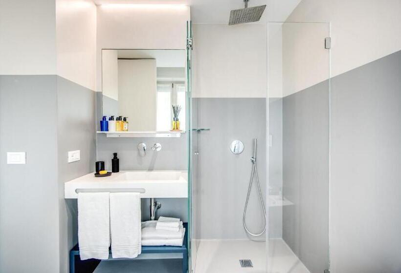 标准间, Victor Boutique