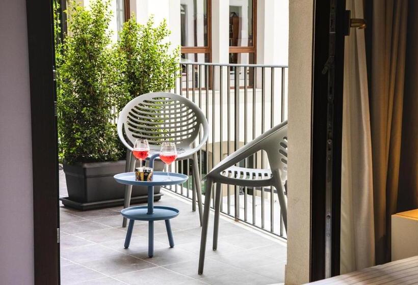 带阳台的豪华间, Suite Quaroni