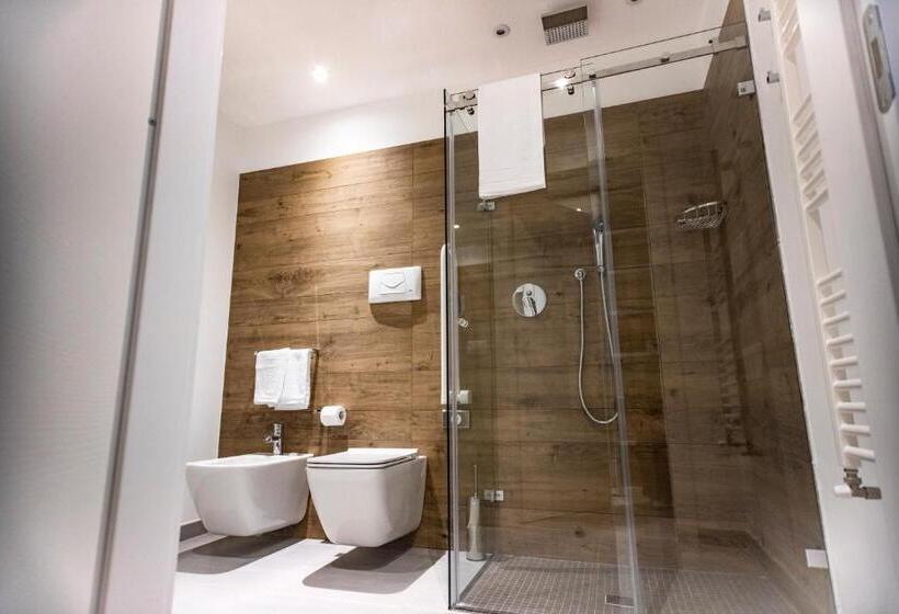 带阳台的三人标准间, Suite Quaroni