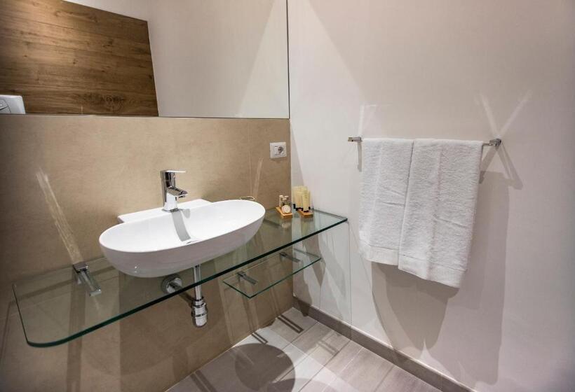 带阳台的三人标准间, Suite Quaroni