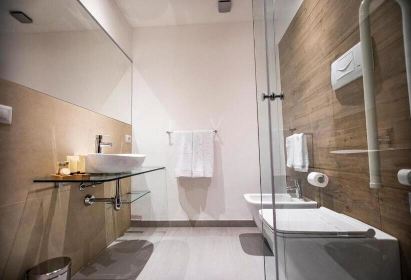 带阳台的三人标准间, Suite Quaroni