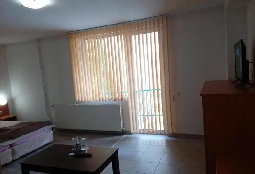 سوئیت جونیور خانوادگی, Guest House Lila