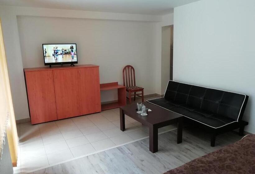 سوئیت جونیور خانوادگی, Guest House Lila