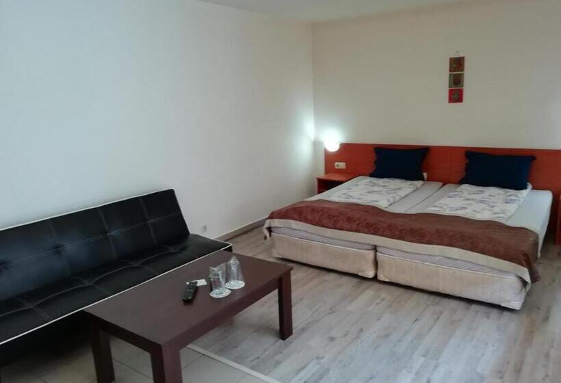 סוויטת ג'וניור משפחתית, Guest House Lila