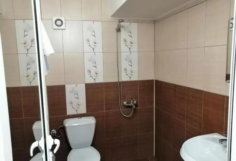 استودیو خانوادگی, Guest House Lila