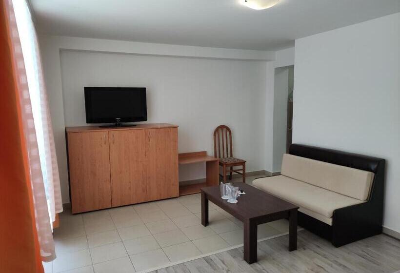 סטודיו משפחתי, Guest House Lila