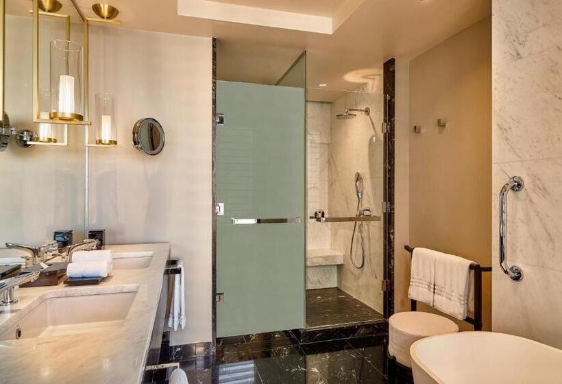 Executive Suite King Bed