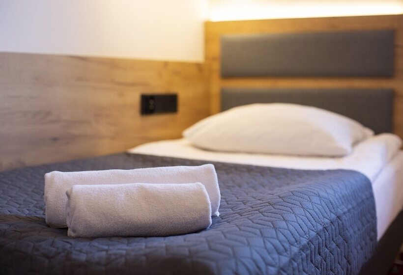 バルコニー付きスタンダードトリプルルーム, Pensjonat Puchaczówka