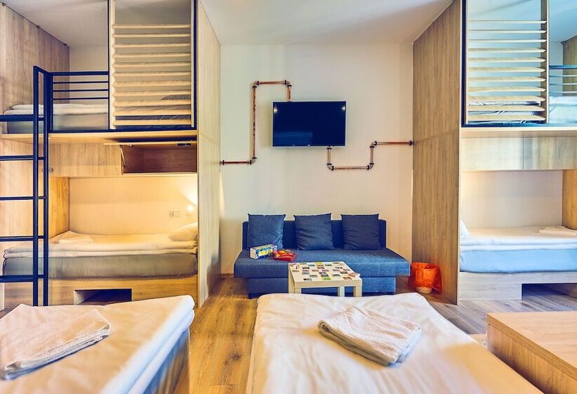 Perhehuone, Draggo House