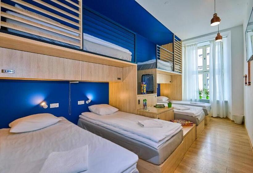 Perhehuone, Draggo House