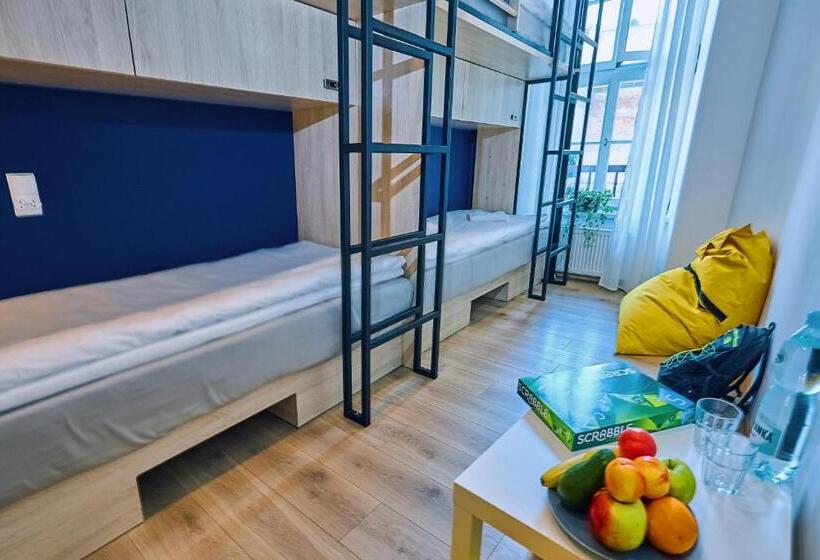 Perhehuone, Draggo House