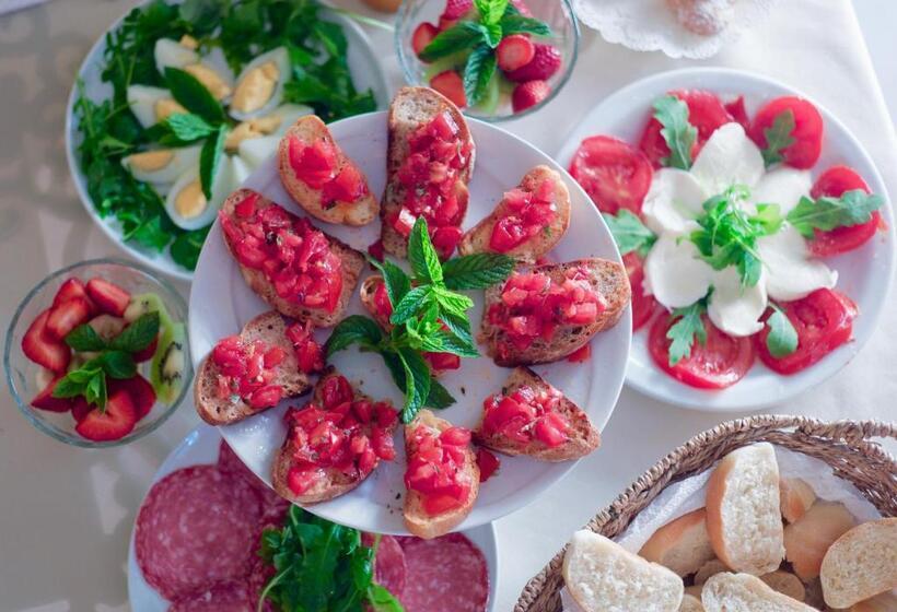اتاق کلاسیک سه تخته, B&b Mareagrò