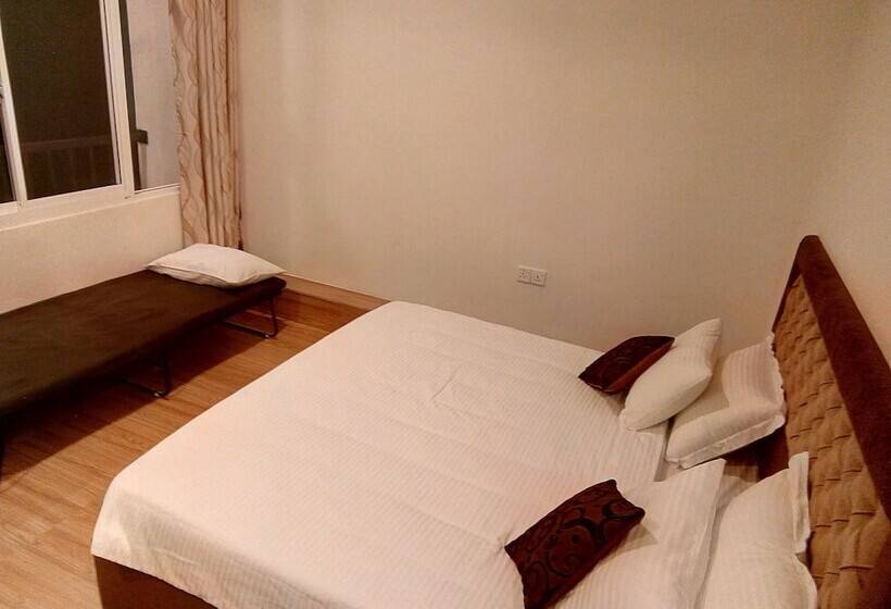 디럭스 트리플 룸, Hill Cool Hotel & Restaurant