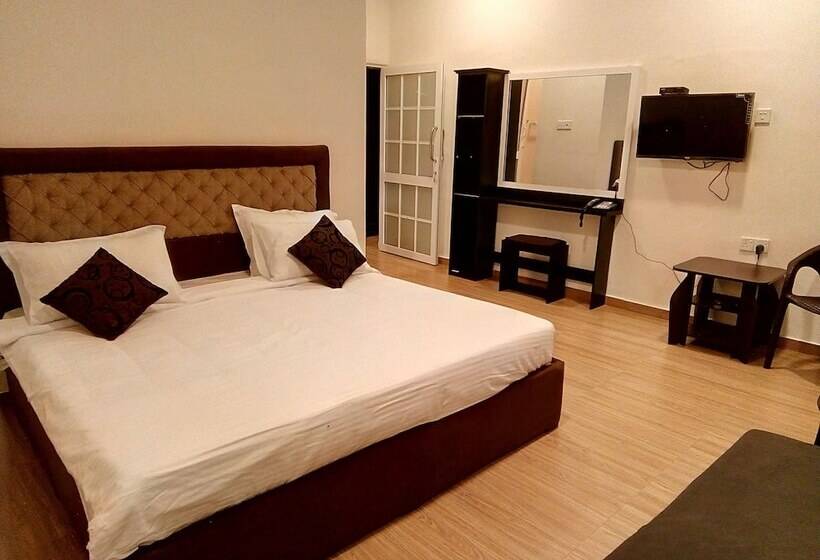 디럭스 트리플 룸, Hill Cool Hotel & Restaurant