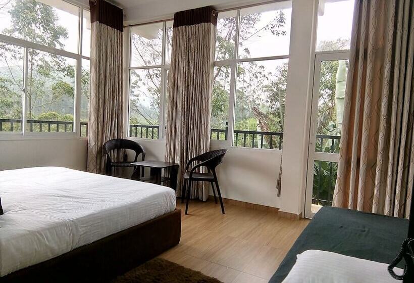 디럭스 트리플 룸, Hill Cool Hotel & Restaurant