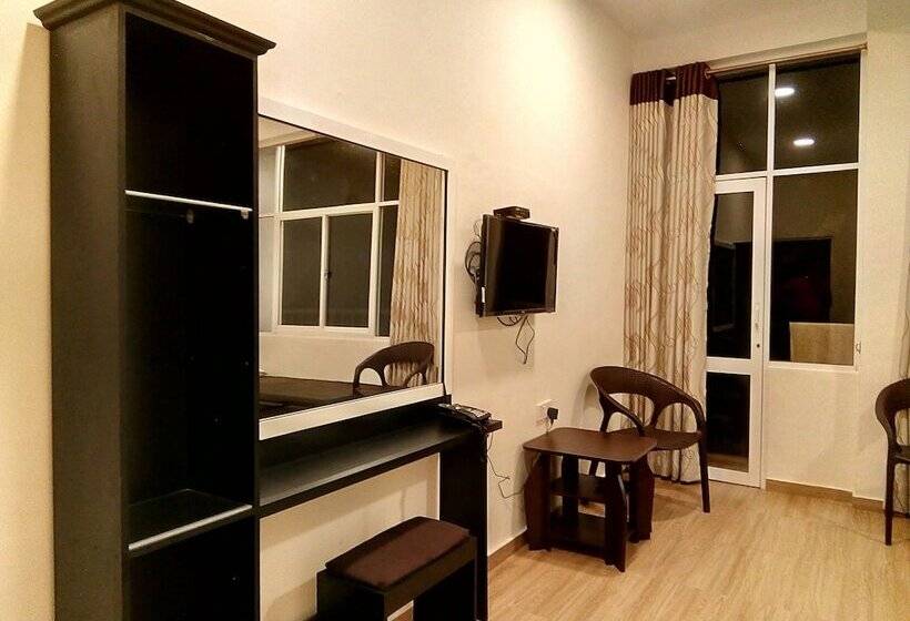 디럭스 트리플 룸, Hill Cool Hotel & Restaurant