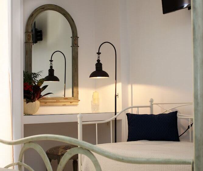 高级大房间, Ikaros Art