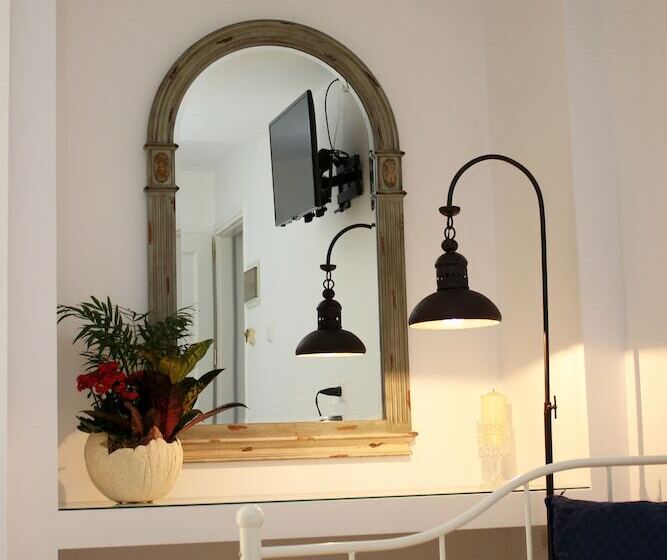 高级大房间, Ikaros Art