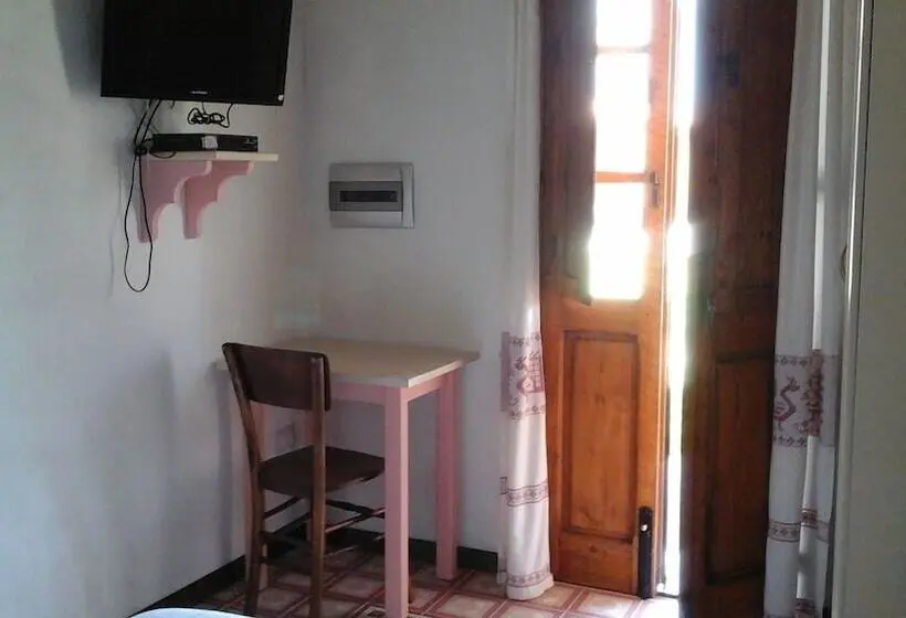اتاق استاندارد, Sa Domu E Crakeras