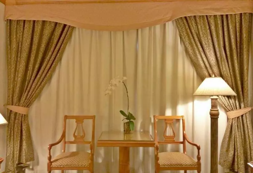 اتاق لوکس, Knight Castle Hotel Formerly Known As Carlton Palace