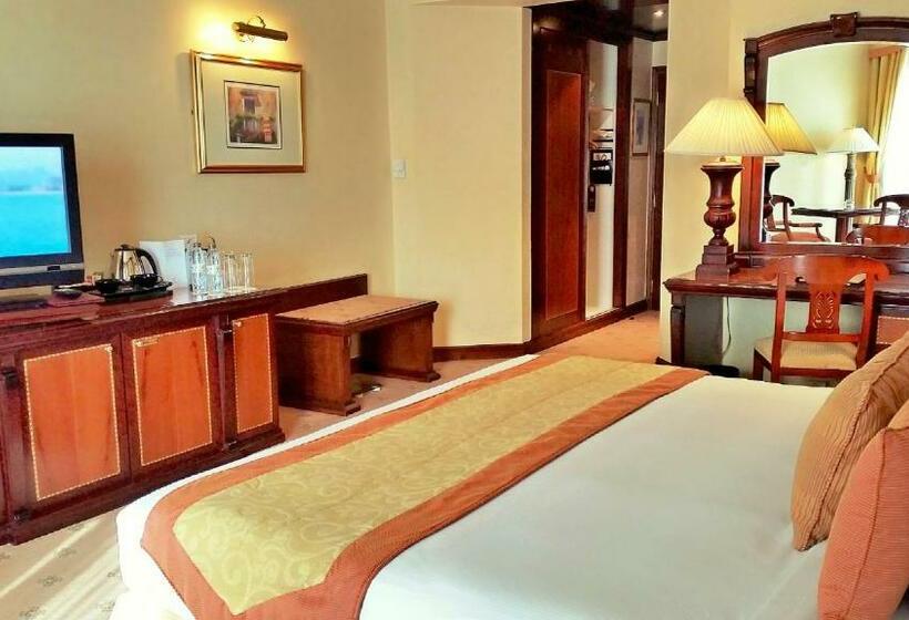 اتاق اجرایی, Knight Castle Hotel   Formerly Known As Carlton Palace