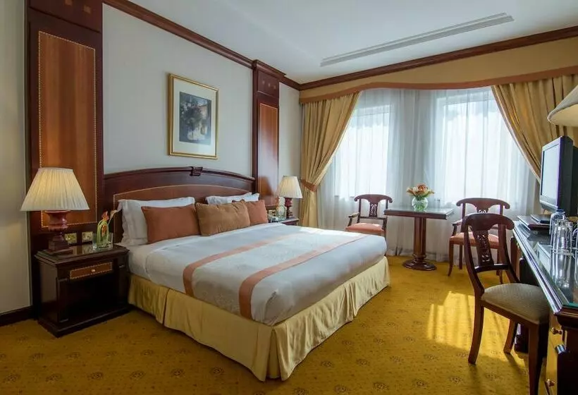 اتاق اجرایی, Knight Castle Hotel Formerly Known As Carlton Palace