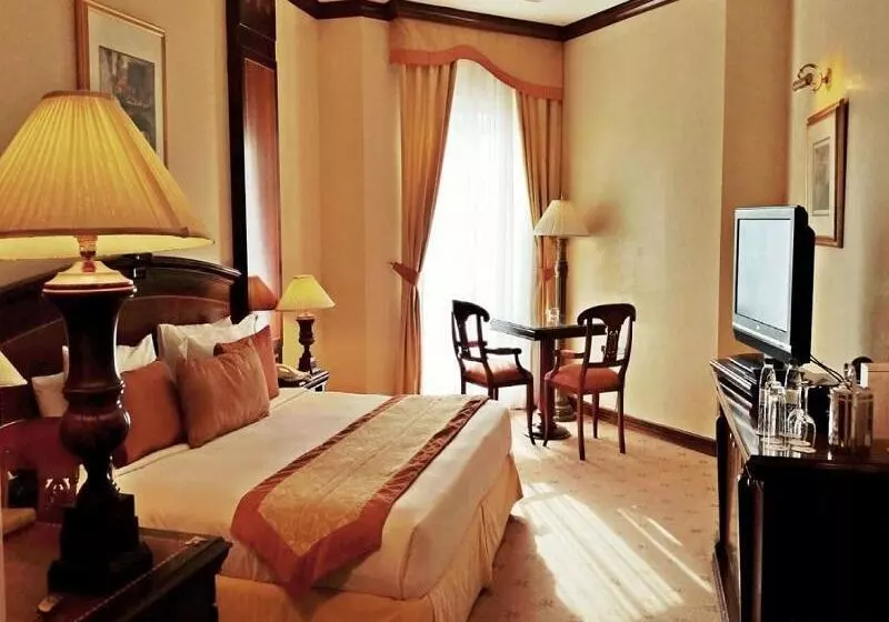 اتاق اجرایی, Knight Castle Hotel Formerly Known As Carlton Palace