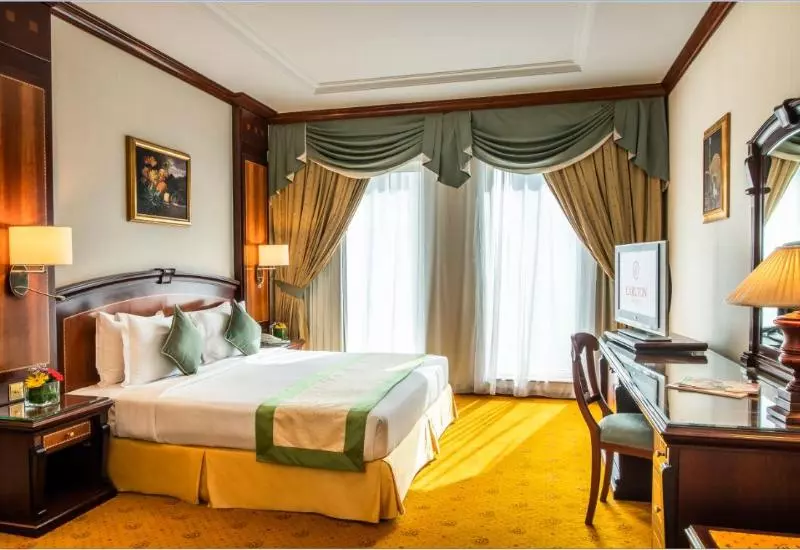 سوییت جونیور, Knight Castle Hotel Formerly Known As Carlton Palace