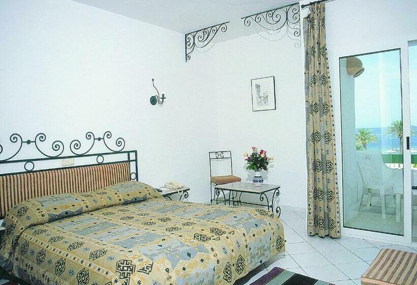 スタンダードルーム, El Mouradi Skanes