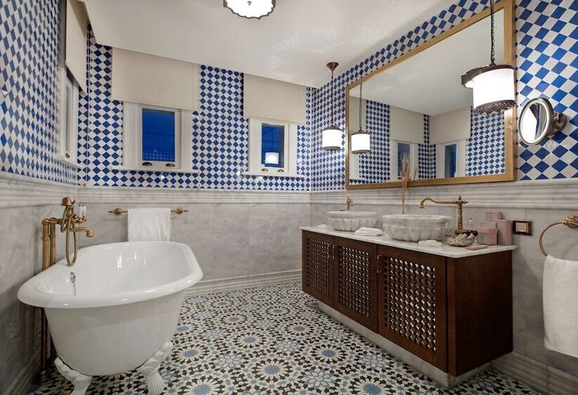 Standard Room, Hagia Sofia Mansions Istanbul, Curio Collection By Hilton