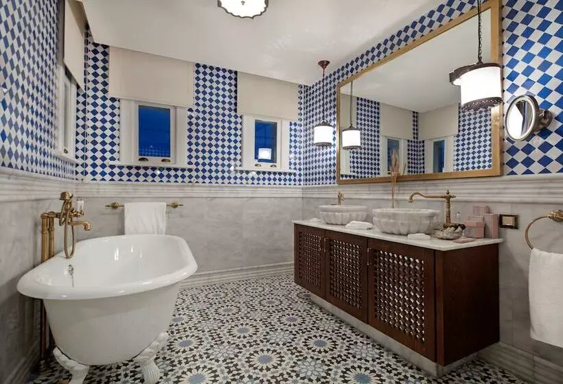 Standard Room, Hagia Sofia Mansions Istanbul, Curio Collection By Hilton