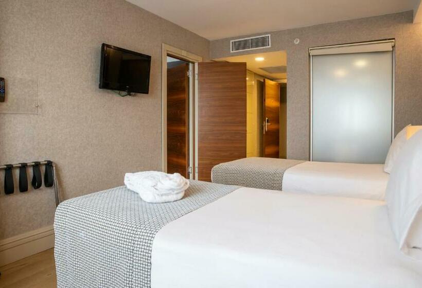 اتاق خانوادگی تودرتو, Ramada Istanbul Grand Bazaar