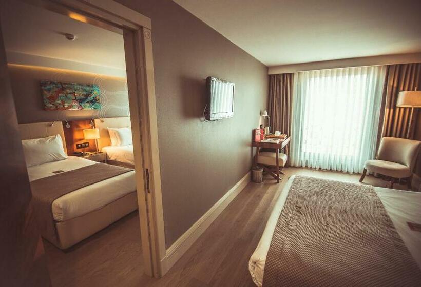 اتاق خانوادگی تودرتو, Ramada Istanbul Grand Bazaar