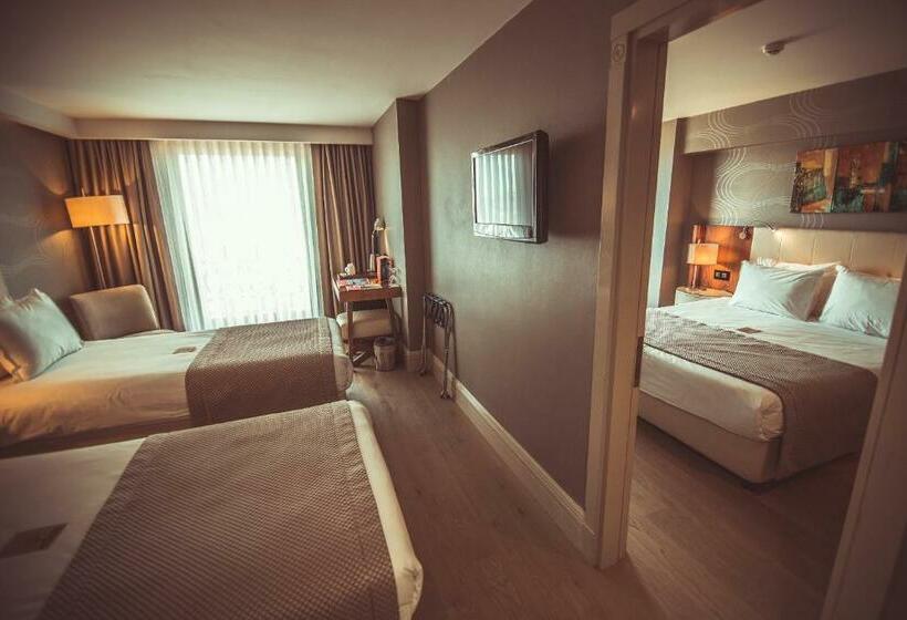 اتاق خانوادگی تودرتو, Ramada Istanbul Grand Bazaar